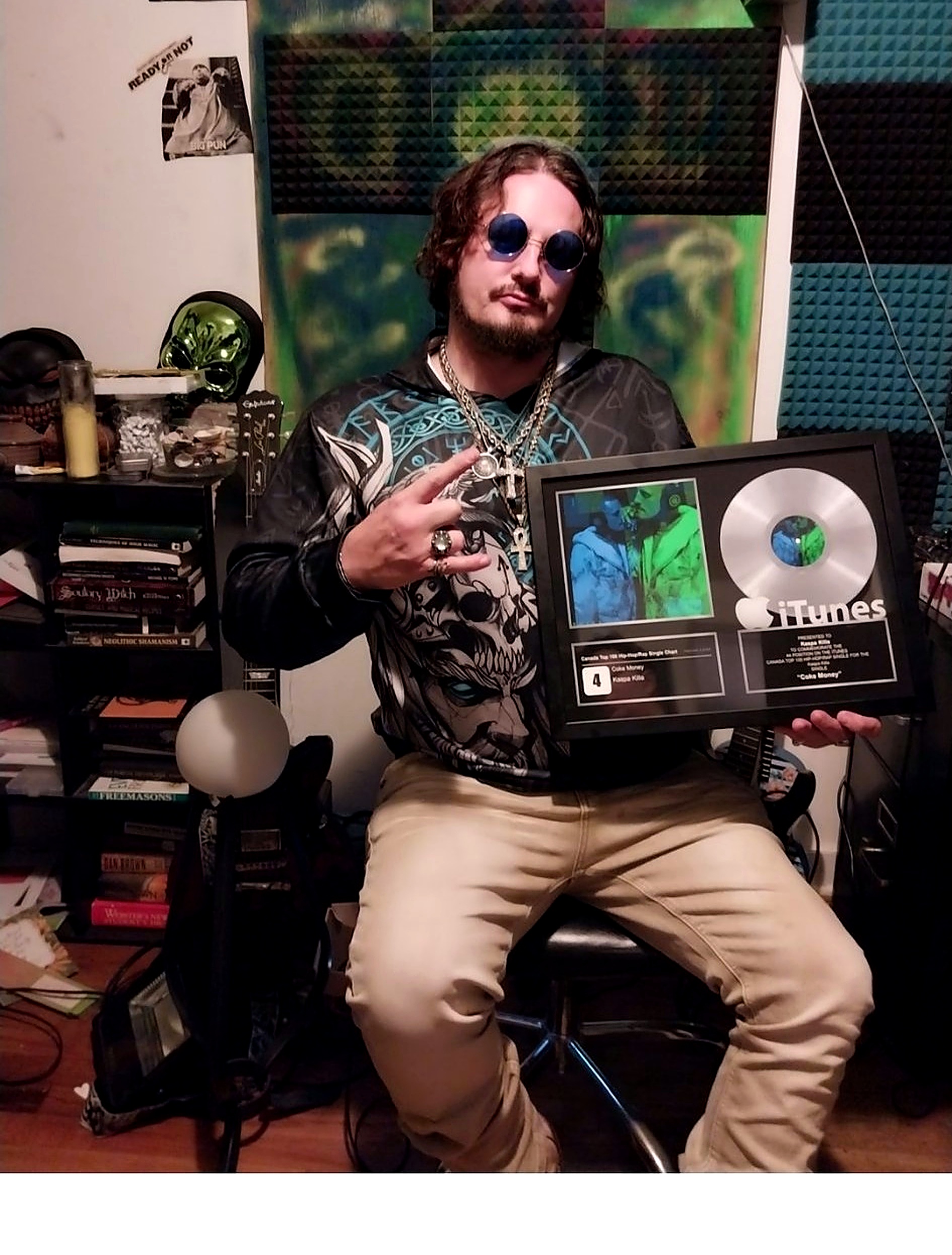 Kaspa Killa holding his iTunes plaque for Coke Money reaching number four